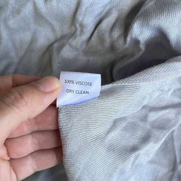 Light Gray Scarf With Fringes - Picture 4 of 4